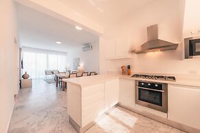 3br-penthouse w Jacuzzi Incl at Lake View