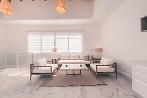 3br-penthouse w Jacuzzi Incl at Lake View