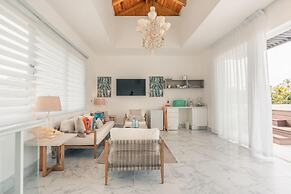 3br-penthouse w Jacuzzi Incl at Lake View