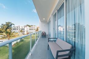 3br-penthouse w Jacuzzi Incl at Lake View