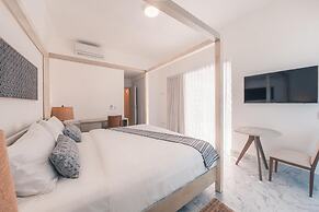 3br-penthouse w Jacuzzi Incl at Lake View