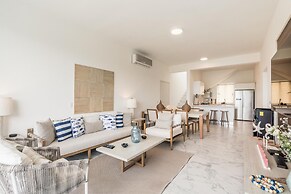 3br-penthouse w Jacuzzi Incl at Lake View
