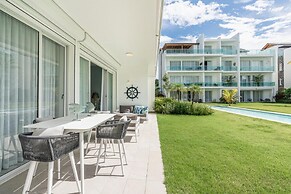 Two-bedroom apt With Pool View bbq in Lake View