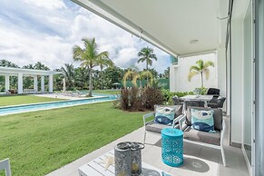 Two-bedroom apt With Pool View bbq in Lake View