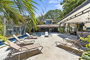 Playa Potrero - Beachfront Villa big Private Pool Bella Catalina