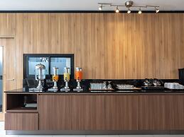 Gate43 Airport Hotel