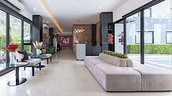 Gate43 Airport Hotel
