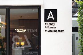 Gate43 Airport Hotel