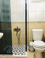 Arya Hotel