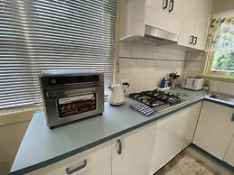 Mitcham train station  2 bedrooms unit