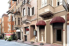 Meroddi Galata Flats