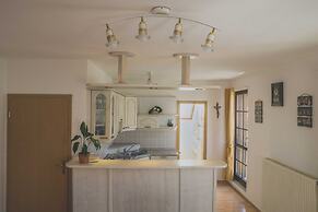 Apartment Amak With Free Onsite Parking