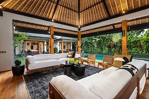 Villa Wolfe by Villa Finder