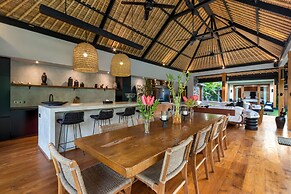 Villa Wolfe by Villa Finder