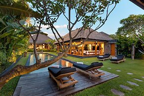 Villa Wolfe by Villa Finder