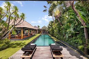 Villa Wolfe by Villa Finder