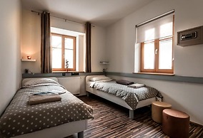 Cube Central Rooms for 2 - Hostel