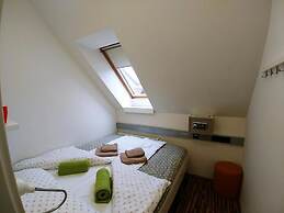 Cube Central Rooms for 2 - Hostel