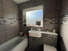 Impeccable 2-bed Apartment in Eastleigh