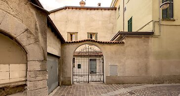 JOIVY Charming Flat Next to Duomo di Como