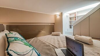 JOIVY Sophisticated 2 Br Loft For 4
