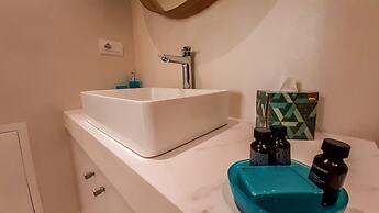 JOIVY Sophisticated 2 Br Loft For 4