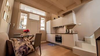 JOIVY Sophisticated 2 Br Loft For 4
