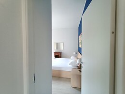 JOIVY Elegant Flat For 4 with 2 Balconies