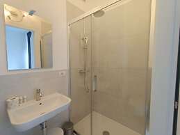 JOIVY Elegant Flat For 4 with 2 Balconies
