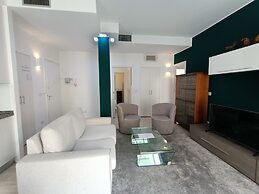 JOIVY Elegant Flat For 4 with 2 Balconies