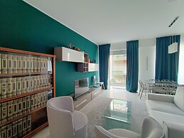 JOIVY Elegant Flat For 4 with 2 Balconies