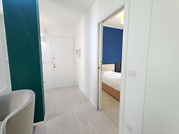 JOIVY Elegant Flat For 4 with 2 Balconies