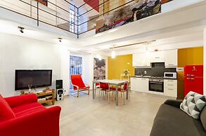 JOIVY Stylish Open-Plan Flat In Historic Centre