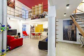 JOIVY Stylish Open-Plan Flat In Historic Centre