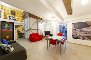 JOIVY Stylish Open-Plan Flat In Historic Centre