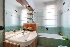 JOIVY Splendid Flat W/Terrace Near Lake Como