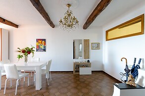 JOIVY Sunny 2-Bed Flat Near Aquarium