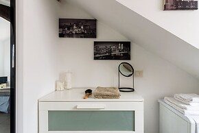 JOIVY Classic Top-Floor Studio By Park