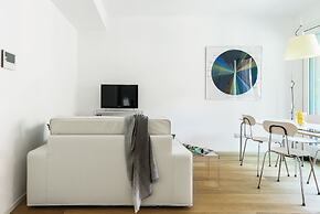 JOIVY Stylish 1-Bedroom Flat