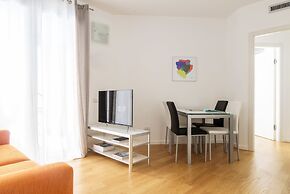 Altido Sunny 1-Bed Flat With/ Balcony