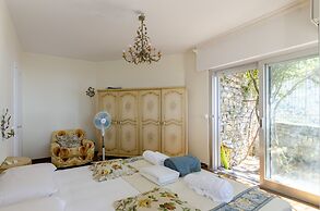 JOIVY Flat W/Terrace & Sea View