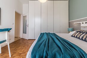 JOIVY Modern 1-Bed Flat W/Balcony