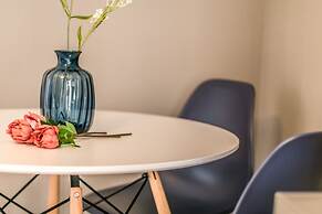 JOIVY Modern 1-Bed Flat W/Balcony