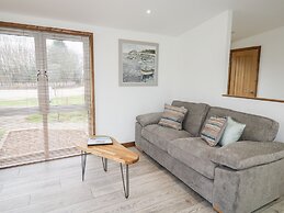 2 Meadow Retreat