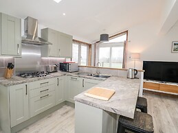 2 Meadow Retreat