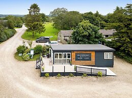 12 Meadow Retreat