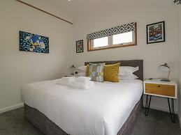 18 Meadow Retreat