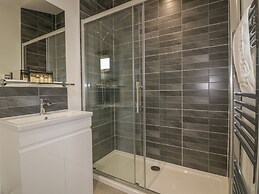 18 Meadow Retreat