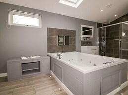 19 Meadow Retreat