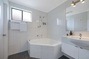 Hamilton Townhouse Motel